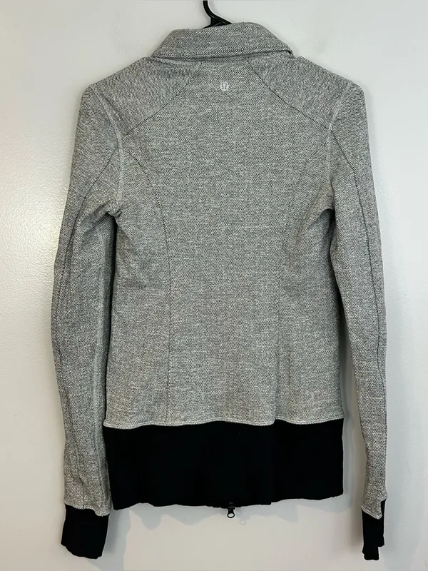 Lululemon Nice Asana Heathered Heringbone Grey Mock Neck Zip Up Jacket Size 6 - Image 13
