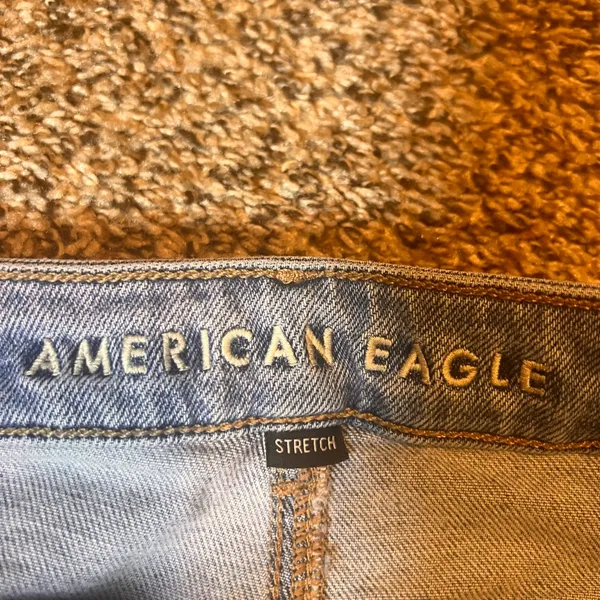 American Eagle Outfitters Mom Jeans Light Wash‎ Distressed High Rise Size 4 - Image 2