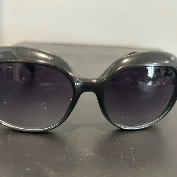 Black Sunglasses - Image 4