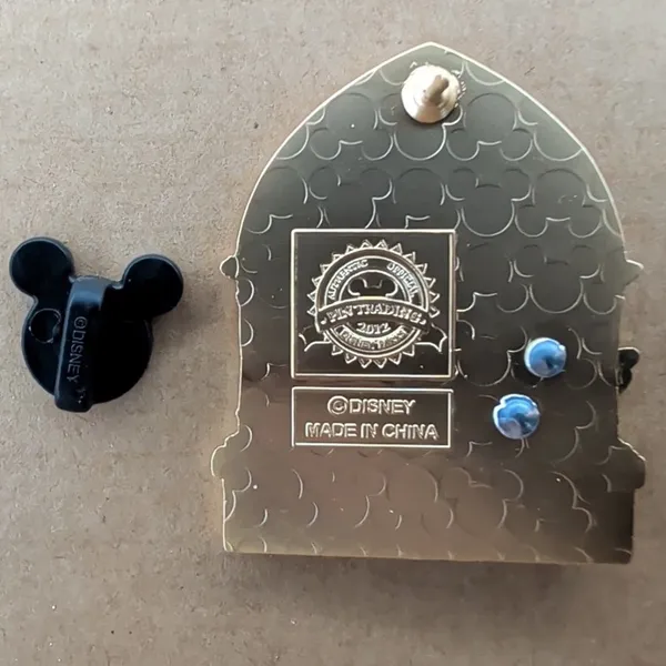 Disney parks Mickey Mouse A Walk in Walt's Footsteps Gold Arch trading pin NWT - Image 4