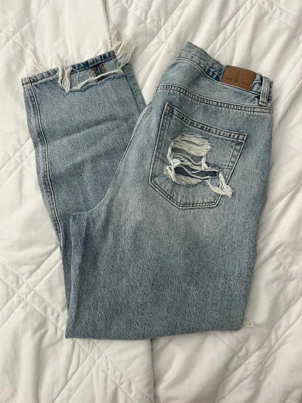 American Eagle Mom Jeans - Image 3