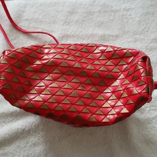 Purse. (B) - Image 4