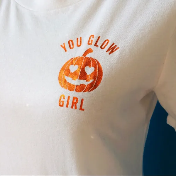 Old navy Halloween pumpkin top graphic T-shirt small new with tag - Image 3