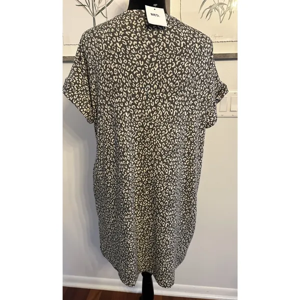 Animal Print Cheetah T-shirt Dress Size Medium Pockets Loose Short Sleeve NEW - Image 2