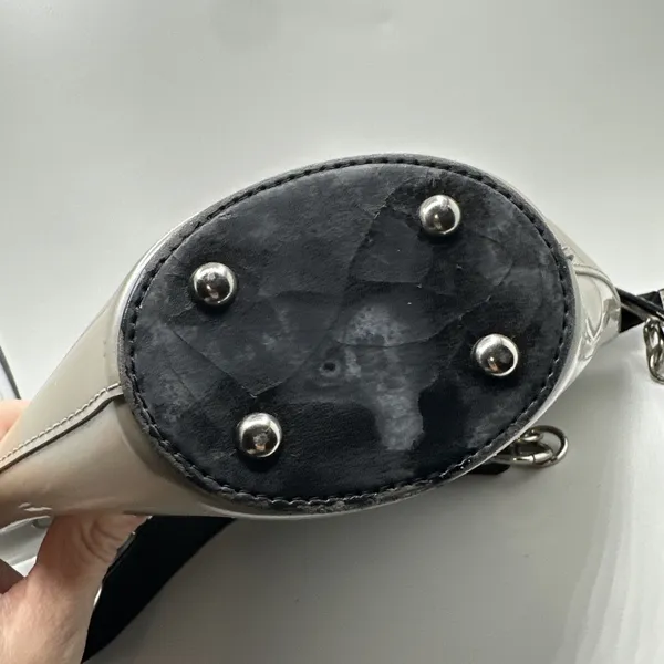Sono London Tokyo Paris Grey Patent Fan Shaped Chain Shoulder Bag - Image 12