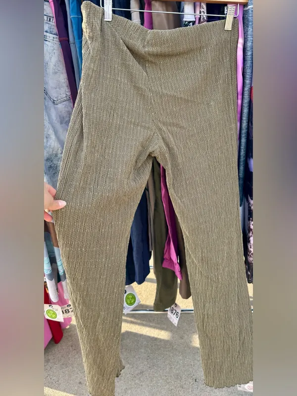 H&M Olive wide legged women’s pants - Image 2