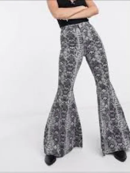 Free People Just Float On Flare Jeans Womens 31 Grey Snake Print Excellent Flare - Image 2