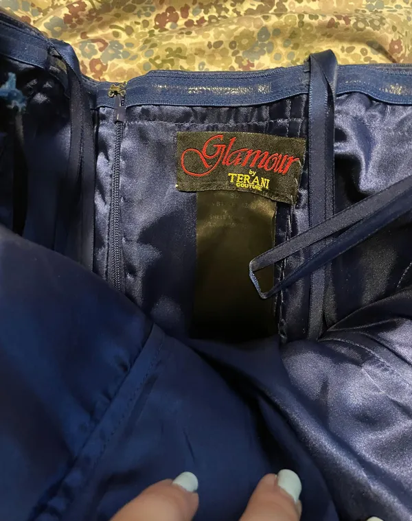 Formal Dress Blue Size 6 - Image 8