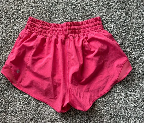 Lululemon Hotty Hot Shorts Lip Gloss High-Rise 2.5" - Image 2