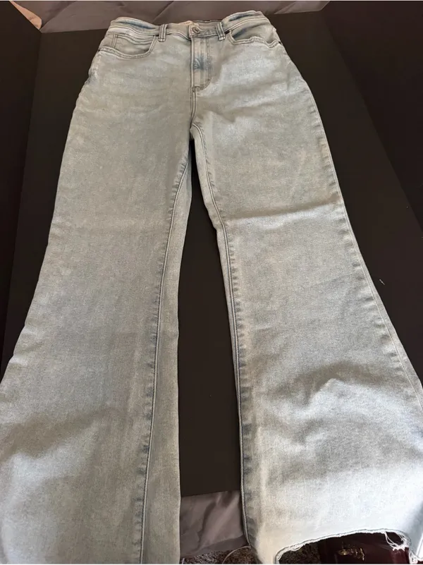 Abercrombie Curve Love Flare Ultra High Rise jeans. Women’s 6 - Image 2