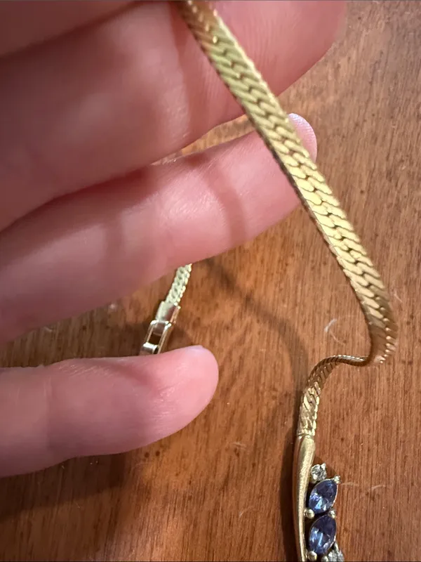 Vintage Gold-Tone V-Detail Necklace with Purple Stone Accents - Image 5