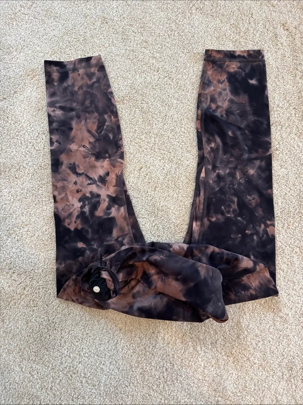 lululemon- size 4 - Image 4