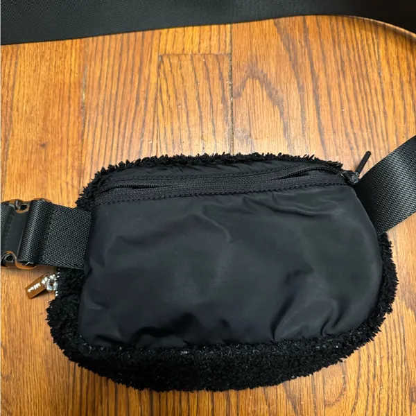 Lululemon Everywhere Belt Bag Black Teddy Fuzzy Plush Goldtone - Image 4