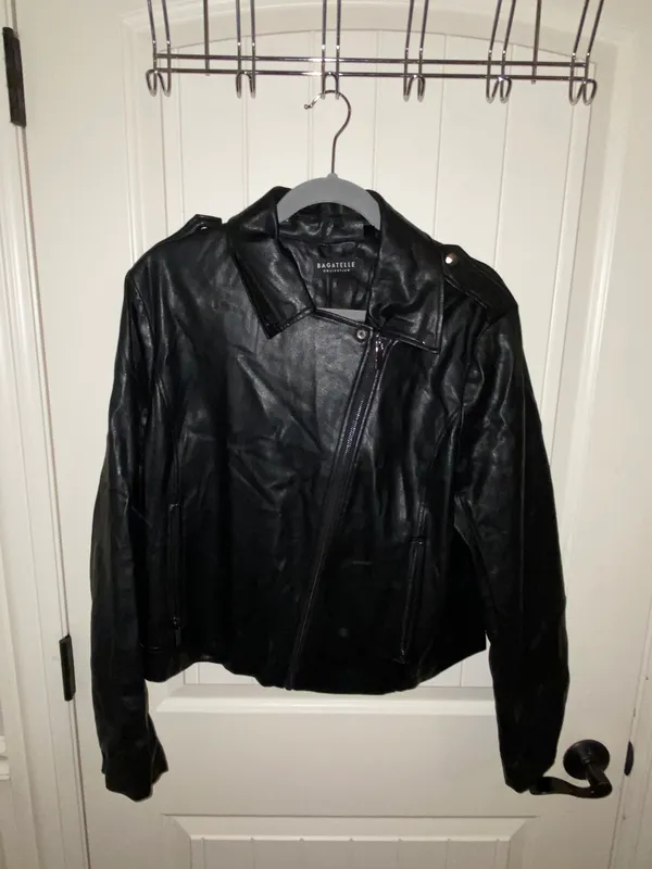 Black leather zip up jacket size L/ xl Size L - Image 4