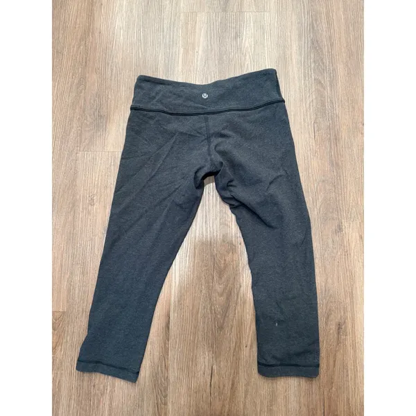 Lululemon Womens Heathered Charcoal Gray Cropped Yoga Leggings Mid Rise Capri - Image 2
