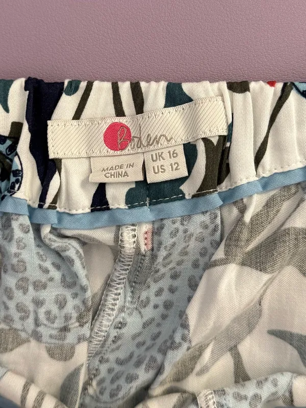 Boden Shorts in Sierra Blue Jaguar Print - Image 4