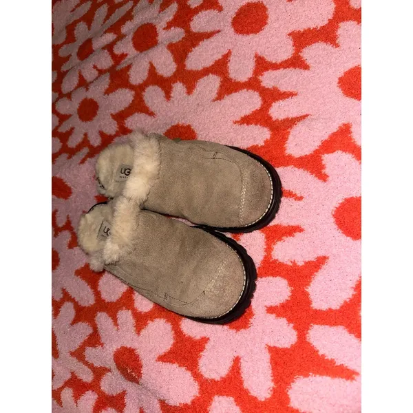 UGG shoes - Image 2