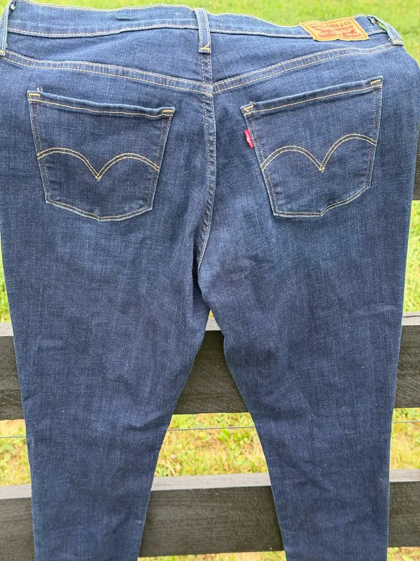 Levi’s Dark Indigo Shaping Skinny size 31 Inseam 32 NWOT - Image 6