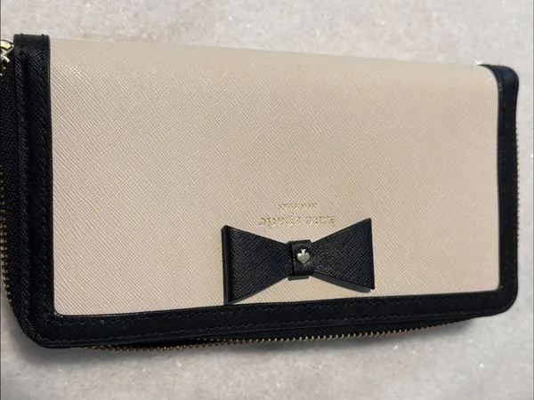 Kate Spade Hazel Court Legacy Beige and Black Bow Zip-Around Wallet - Image 10