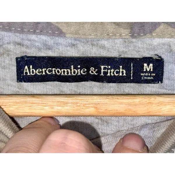 Abercrombie & Fitch Green Camo Camouflage Crop Long Sleeve T-Shirt Womens Size M - Image 3