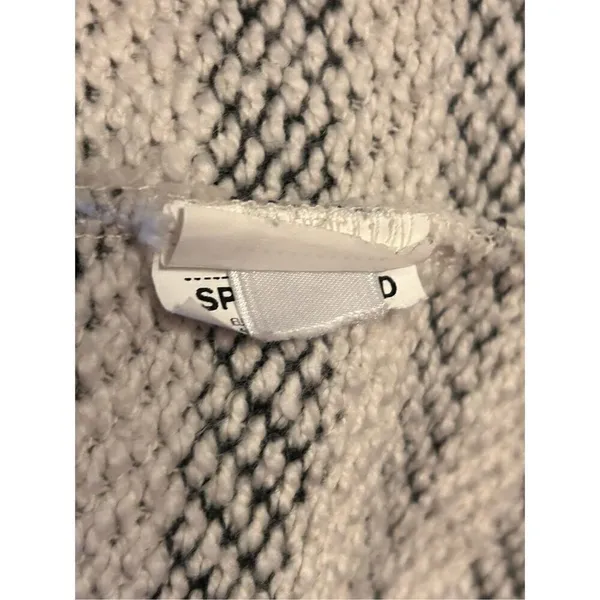 Springfield XL Sweater Striped White/Black Accent Buttons On Shoulders (3979) - Image 5