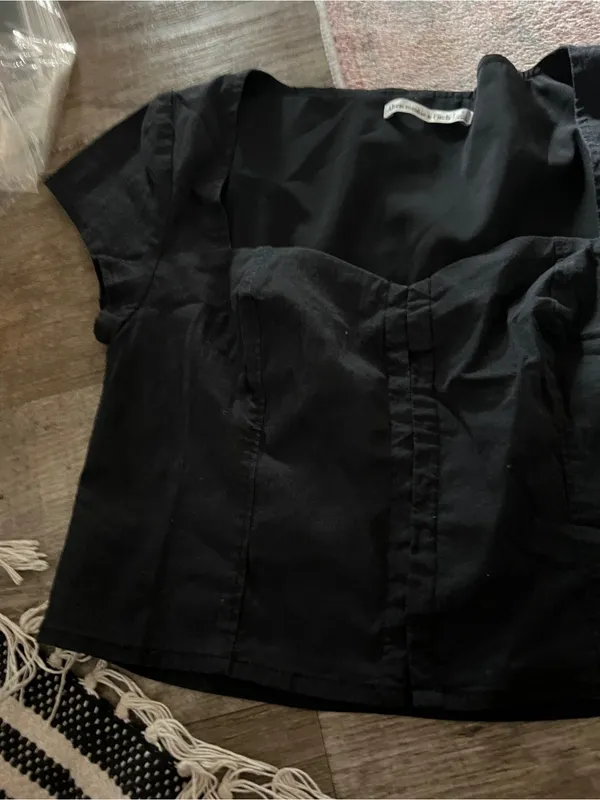 Abercrombie Black Short Sleeve Sweetheart Crop Top - Image 6