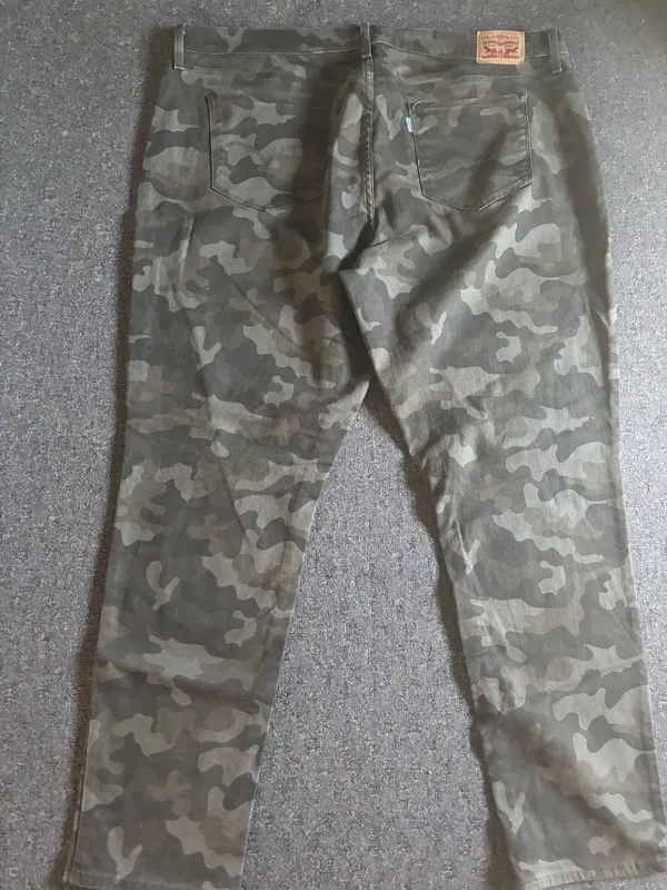Levi’s’ 311 Shaping Skinny Camo pants woman’s size 24 EUC - Image 4