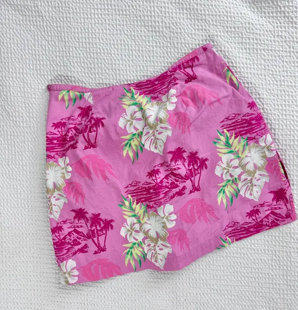 Hawaiian floral print pink skort - Image 3