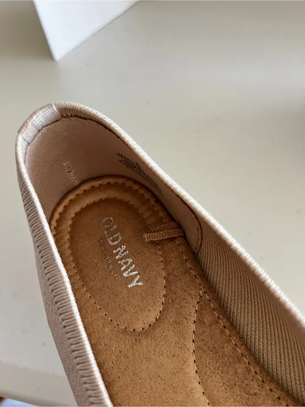 Old Navy Soft-Knit Pointed-Toe Ballet Flats Size 8 cream Beige Comfy Stretch - Image 10
