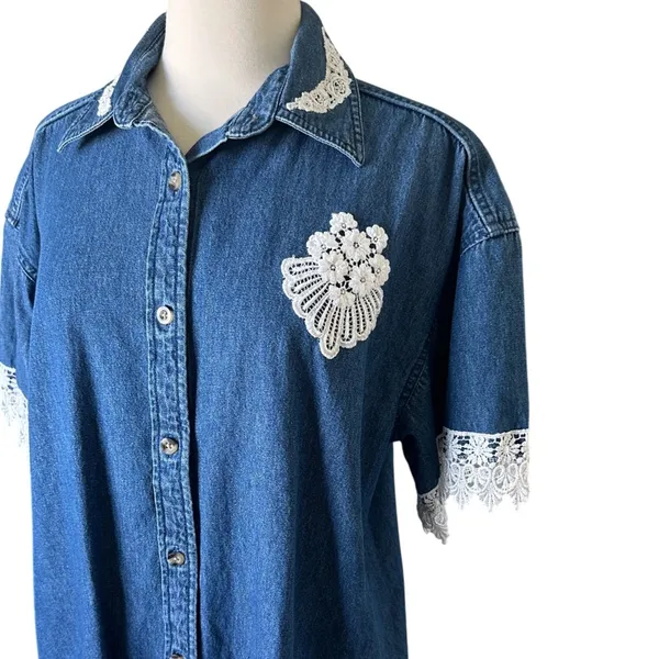 VTG 90s Y2K Blue Denim Short Sleeve Button Down Shirt L Crochet Eyelet Lace Trim - Image 4