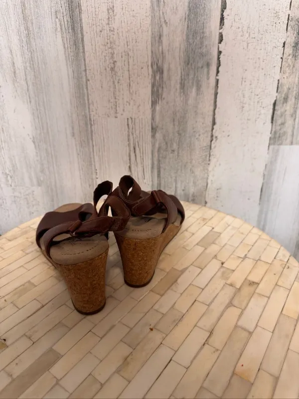 Clarks Ultimate Comfort Cork Wedge Sandal Womens 8 Brown Leather Slingback - Image 2