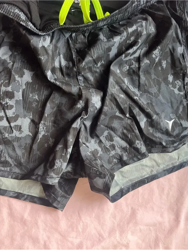 Old Navy Black Gray Camo Athletic Shorts - Image 8