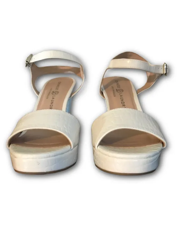 Chinese Laundry White Faux Leather Embossed Platform Heel Shoes (9.5) - Image 3