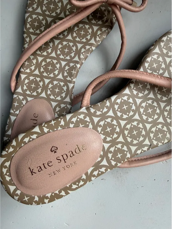 Kate Spade New York Women's Beige and Pink Bow Sandals Size 7M - Image 3