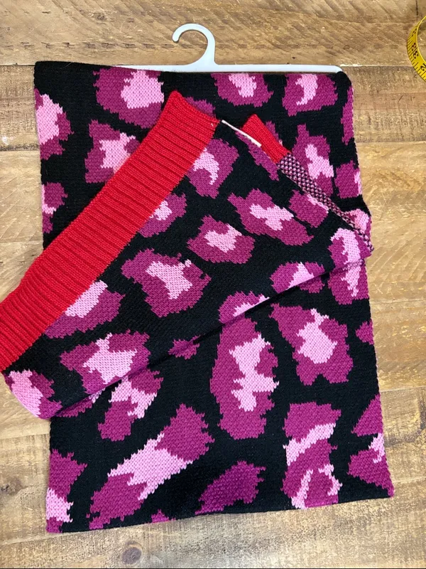 Juicy Couture Black & Pink Leopard Knit Scarf with Red Trim NWOT - Image 4