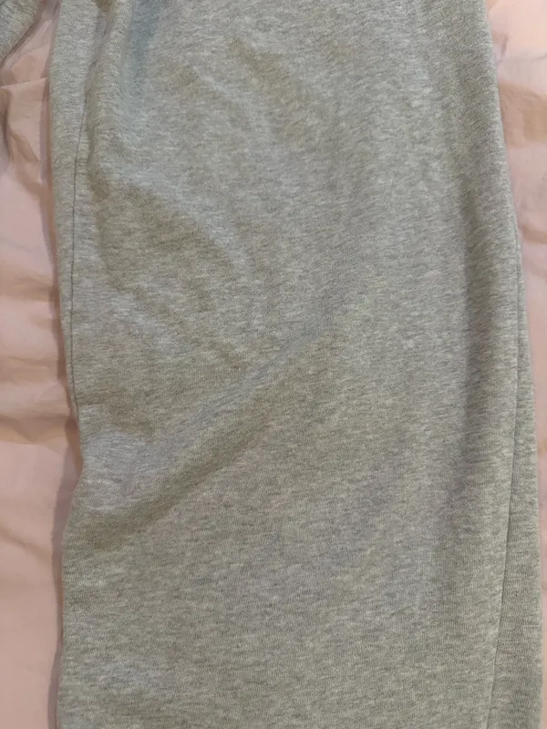 Universal Threads Grey Wide-Leg Sweatpants - Image 2