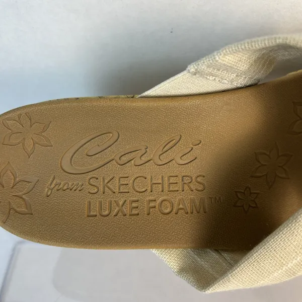 Skechers Cali Luxe Foam Women's Sandals Size 8 Beige Excellent Condition - Image 8