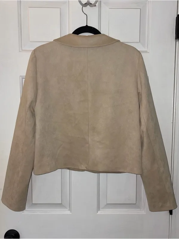NWT Wayf Beige Cropped Suede Jacket with Peter Pan Collar Boho Chic - Image 3