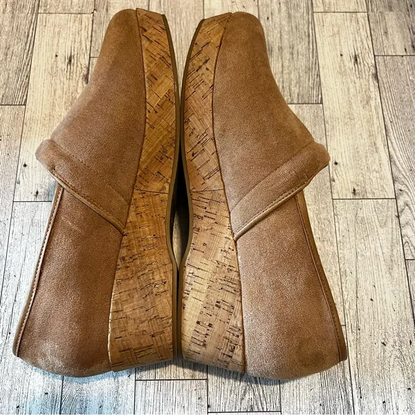 Corkys Footwear Women's All Day Faux Velvet Clogs Camel Cork Platform Size 10M - Image 8