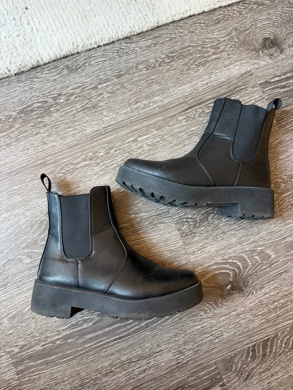 Dirty Laundry Monet Platform Chelsea Boot - Image 2