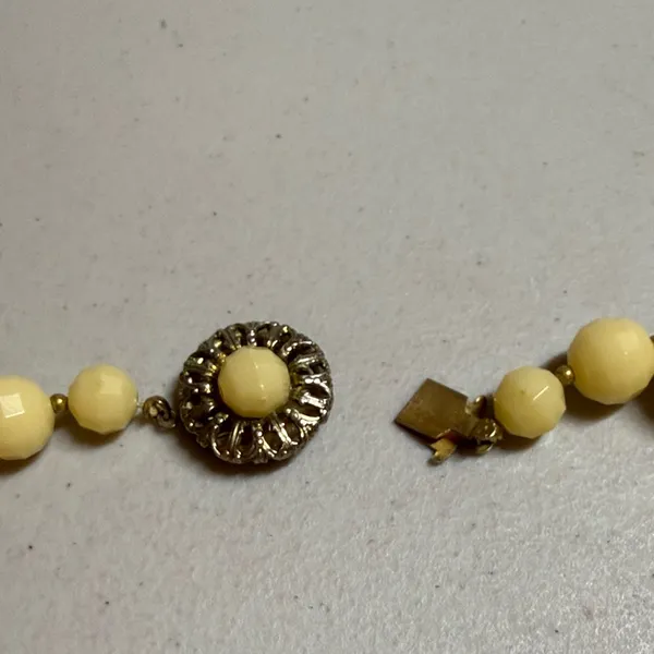 Vintage Yellow Beaded Necklace - Image 4