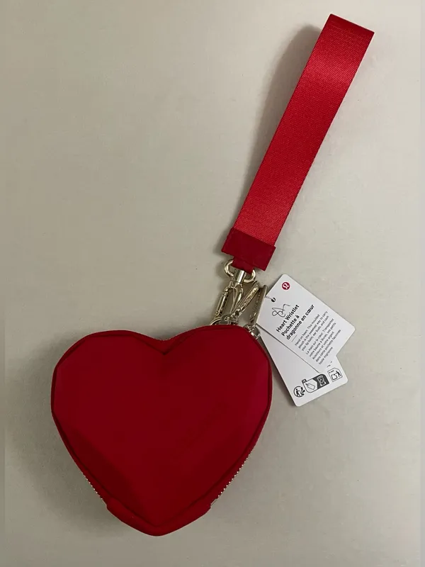 Lululemon NWT Heart Wristlet in Oxford Red with Gold Hardware - Image 5
