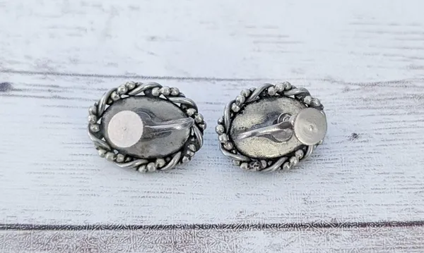 Vintage Screw On Earrings Turquoise Tone with Twisted Silver Tone Halo - Image 5
