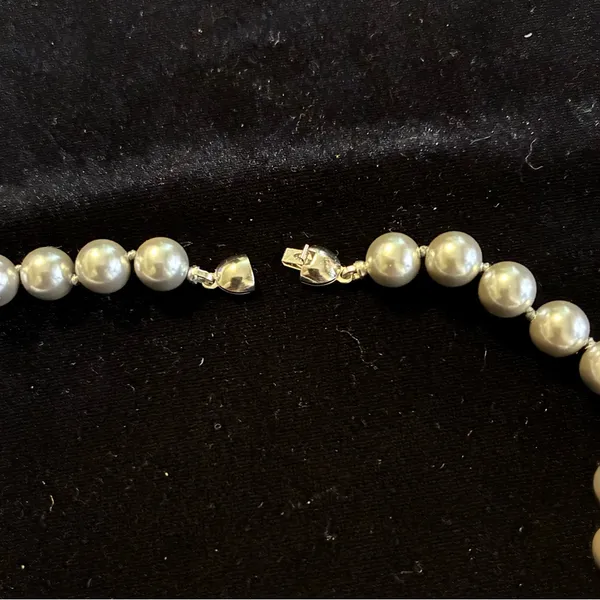 Vintage Monet 15" Silver Faux Pearl Choker Necklace, Signed Silver-Tone Clasp - Image 6
