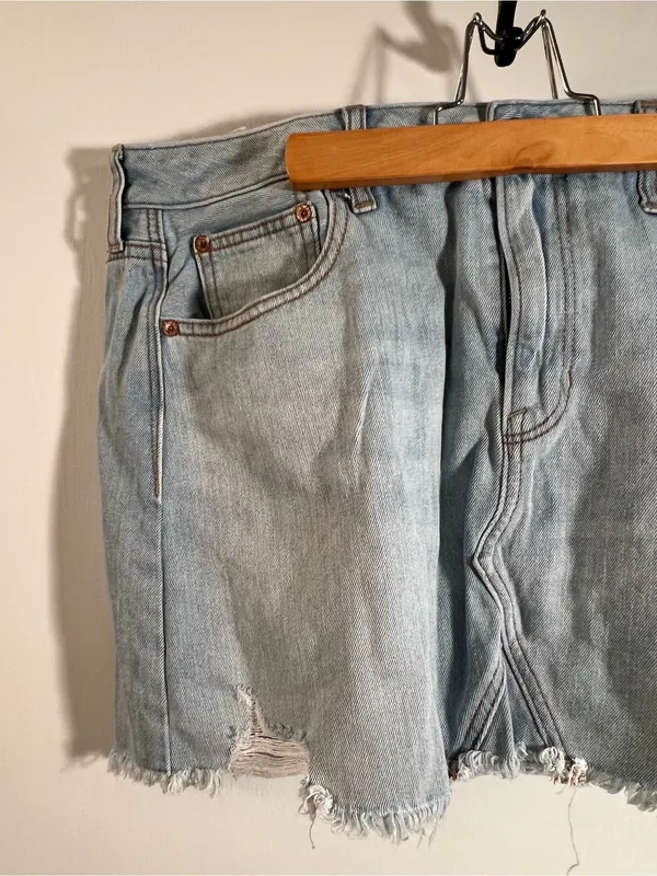 American‎ Eagle Women’s Size 14 Denim Mini Skirt Cut Off Light Wash Distressed - Image 3