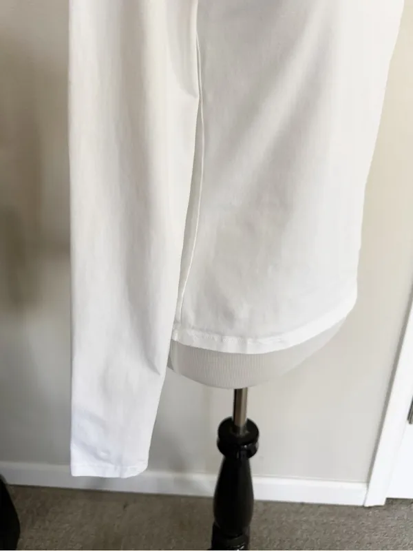 Aritzia TNA Chill Times Longsleeve Top size Large - White - Image 5