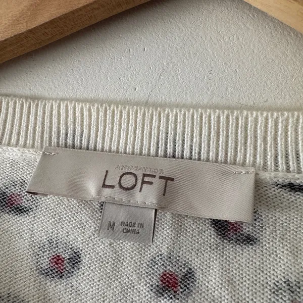 Ann‎ Taylor Loft Women's Button Up Sweater Cardigan Fan Design - Image 6
