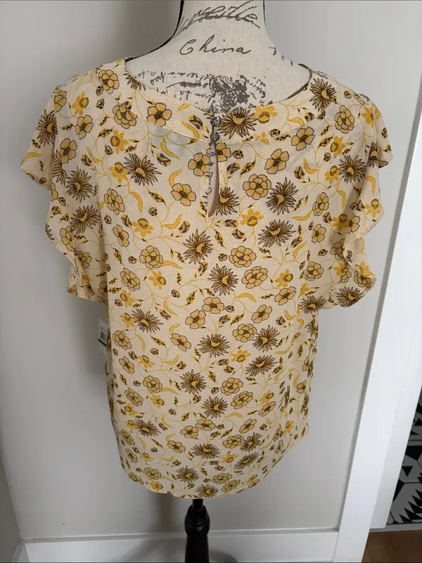 CeCe Large Yellow Floral Pintuck Shell Top - Image 5