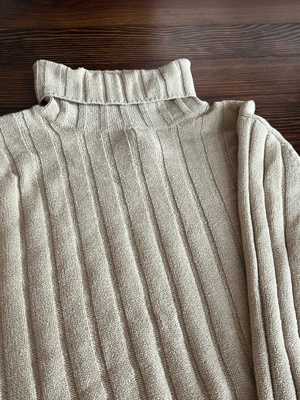 Vintage Tan Textured Turtleneck - Image 4
