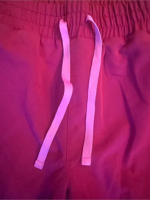 FIGS Women's Zamora Jogger Scrub Pants Magenta Medium Petite MP EUC - Image 3